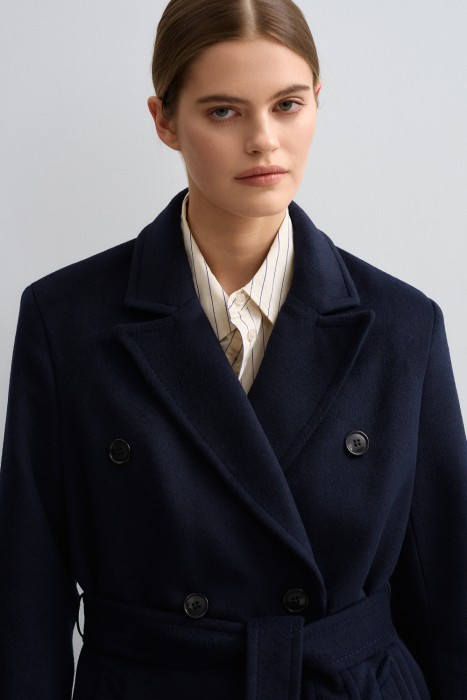 пальто с поясом из россии вид сбоку