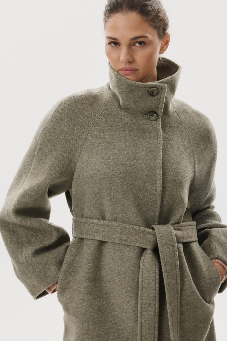 пальто с поясом из россии вид сбоку