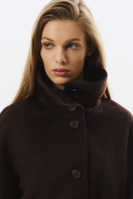 пальто с ремнем по цене 13810 руб вид справа