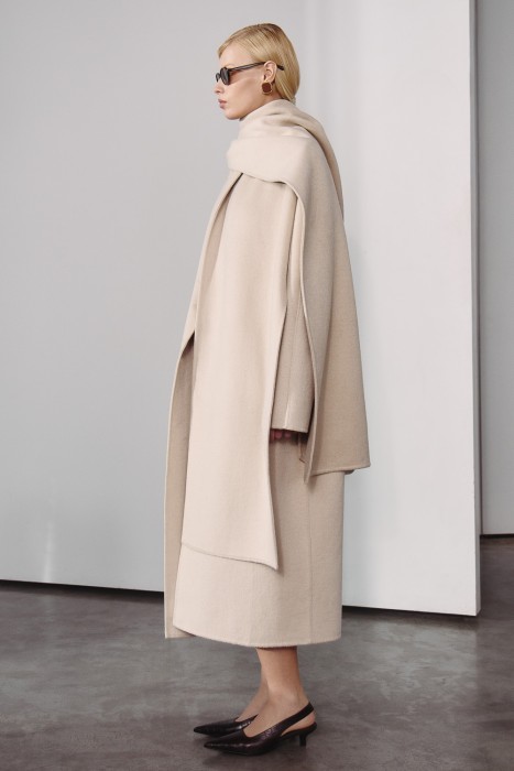 пальто с шарфом по цене 16880 руб вид справа