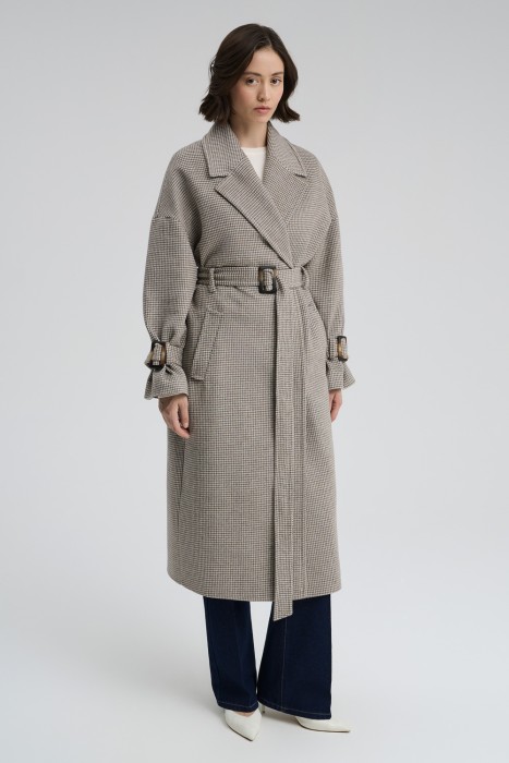 пальто с текстильным ремнем от бренда снежная королева вид слева