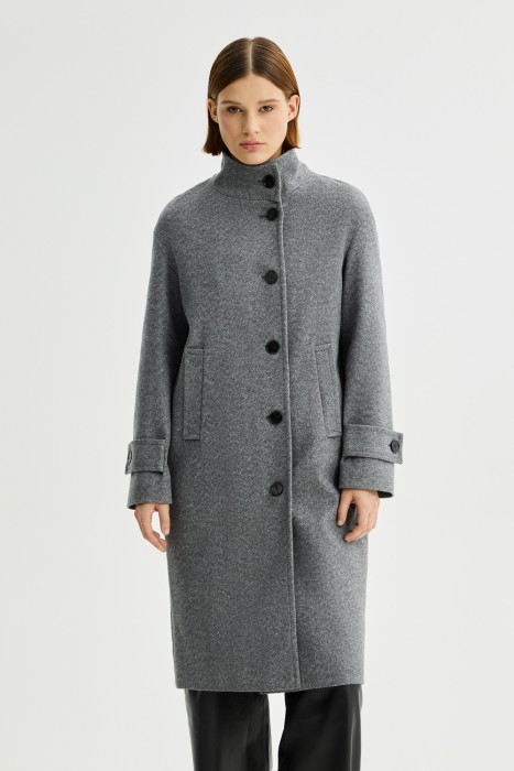 пальто с воротником-стойкой от бренда снежная королева вид слева