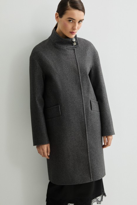 пальто с воротником-стойкой от бренда снежная королева вид слева