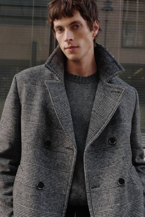 пальто в клетку по цене 12470 руб вид справа