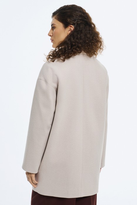 пальто по цене 8630 руб вид справа