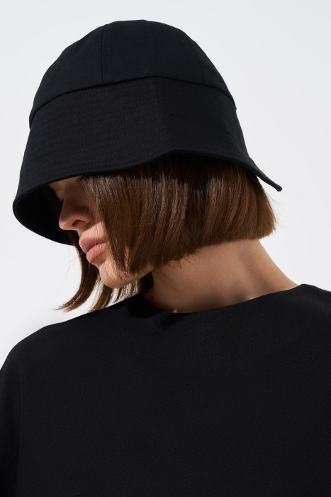 панама с отворотом от бренда снежная королева вид слева