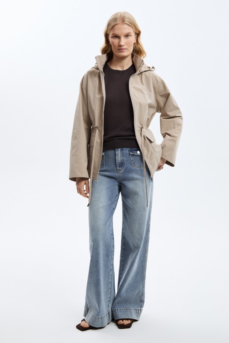 парка с капюшоном от бренда снежная королева вид слева