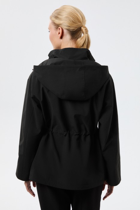 парка с капюшоном по цене 4980 руб вид справа