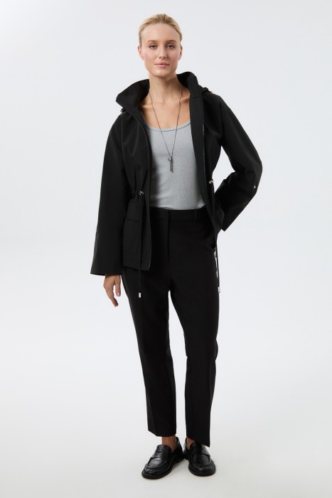 парка с капюшоном из россии вид сбоку