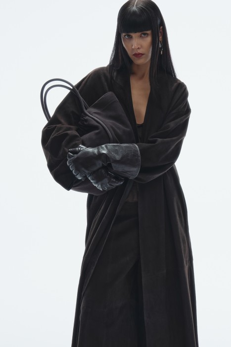 перчатки из натуральной кожи от бренда снежная королева вид слева