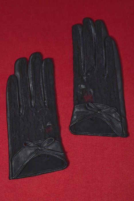 перчатки от бренда снежная королева вид слева