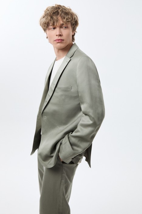 пиджак по цене 7320 руб вид справа