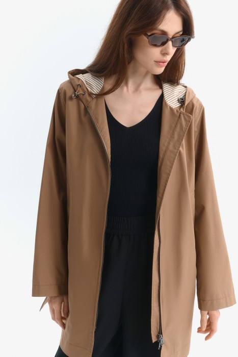 плащ с капюшоном из россии вид сбоку