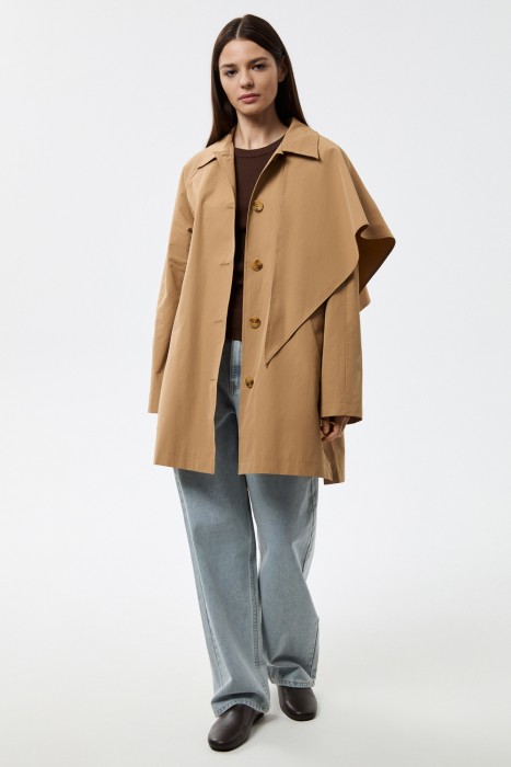 плащ с косынкой от бренда снежная королева вид слева