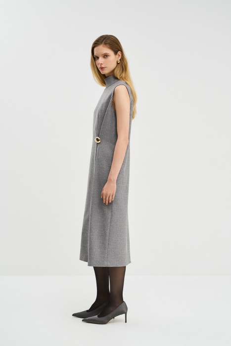 платье без рукавов по цене 2270 руб вид справа