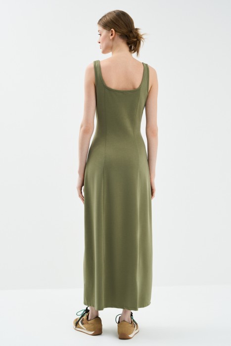 платье-миди по цене 2440 руб вид справа