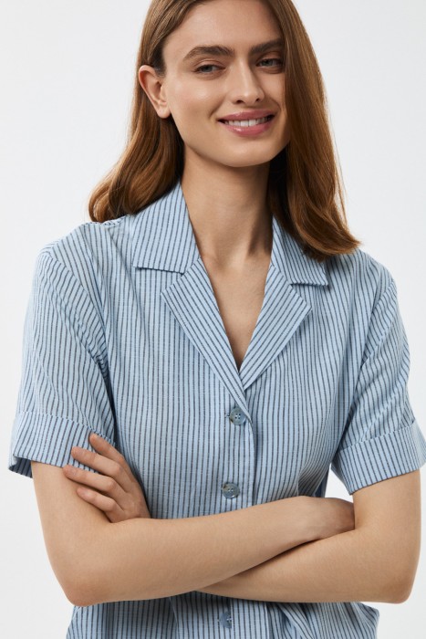 платье-рубашка с поясом из россии вид сбоку