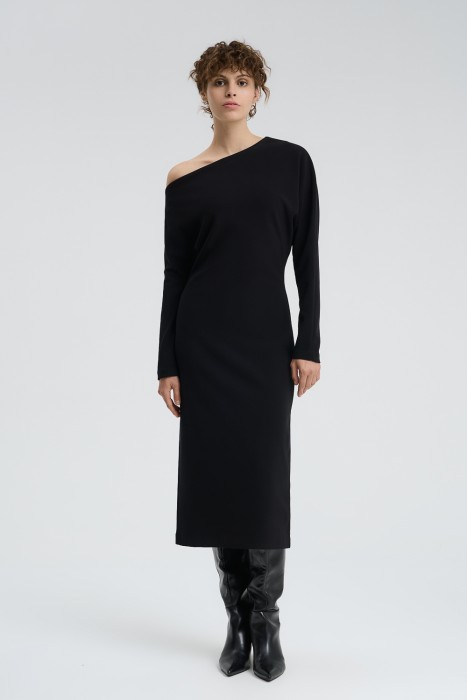 платье с асимметричным вырезом от бренда снежная королева вид слева