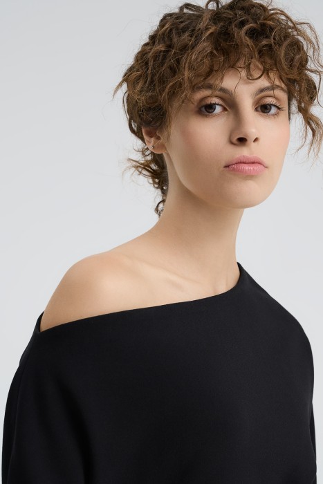 платье с асимметричным вырезом из россии вид сбоку