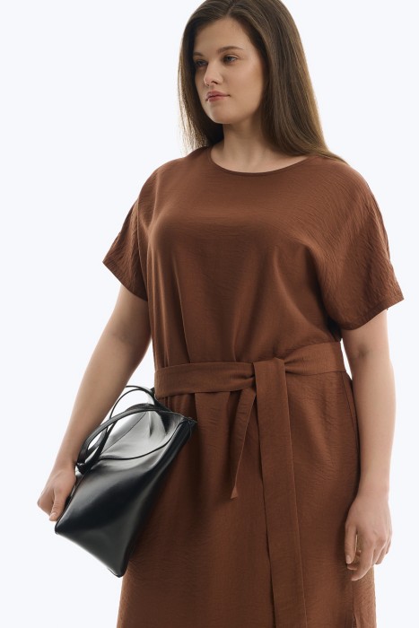 платье с поясом по цене 2440 руб вид справа