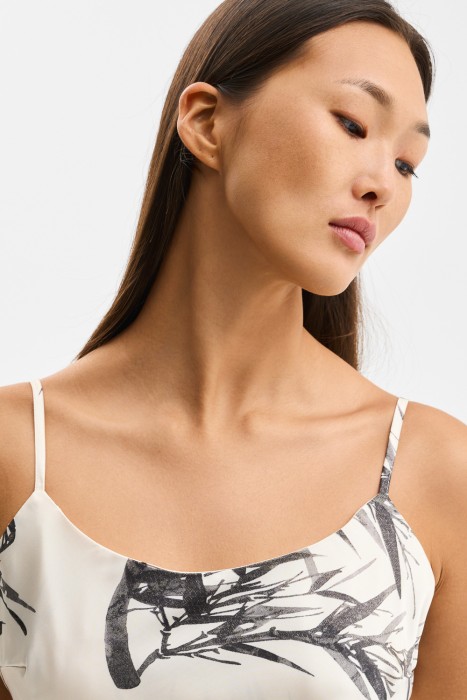 платье с принтом из россии вид сбоку