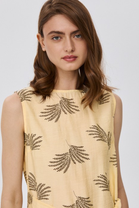 платье с принтом из россии вид сбоку