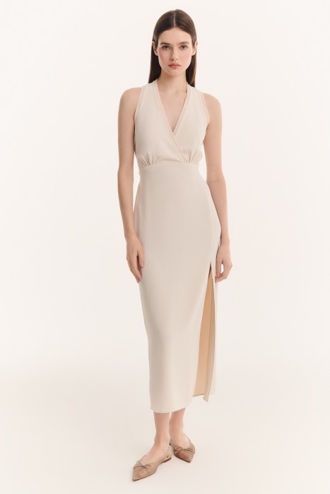 платье с разрезом от бренда снежная королева вид слева