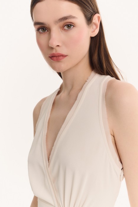 платье с разрезом из россии вид сбоку