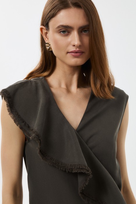 платье с воланом от бренда снежная королева вид слева