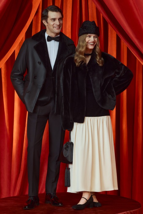 платье по цене 2440 руб вид справа