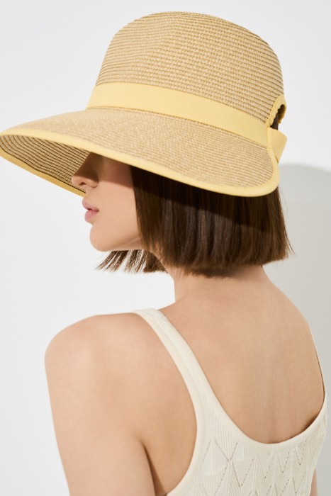 плетеная шляпа от бренда снежная королева вид слева