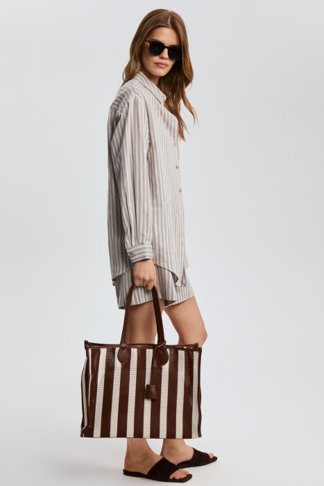 плетеная сумка из текстиля от бренда снежная королева вид слева