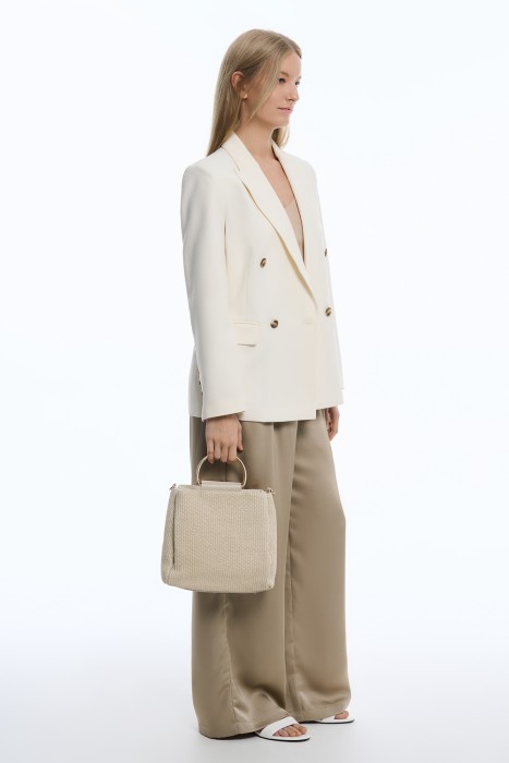 плетеная сумка от бренда снежная королева вид слева