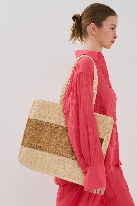 плетеная сумка от бренда снежная королева вид слева