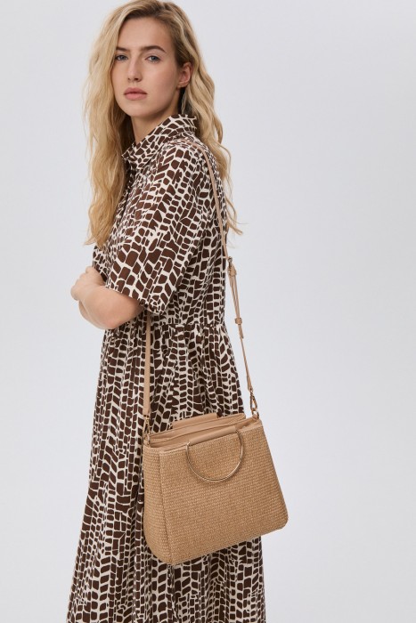 плетеная сумка от бренда снежная королева вид слева