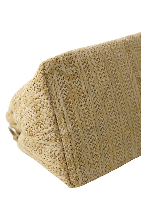 плетеная сумка от бренда снежная королева вид слева