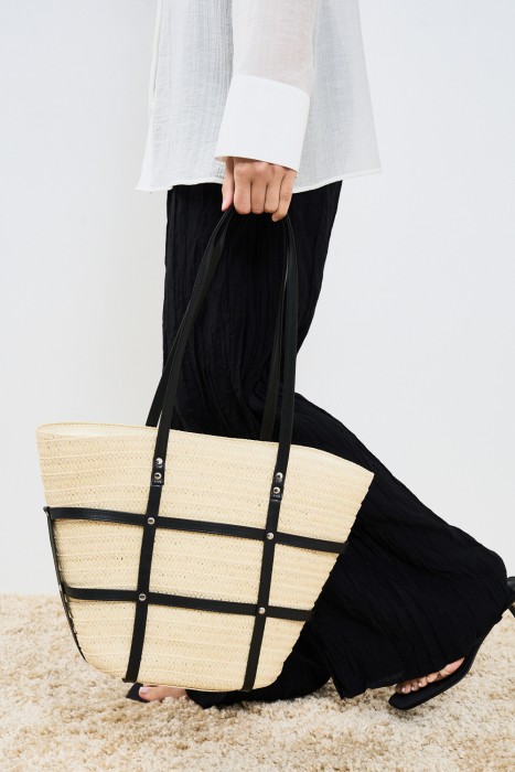 плетеная сумка от бренда снежная королева вид слева