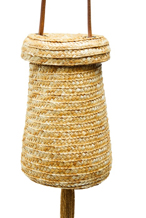 плетеная сумка от бренда снежная королева вид слева