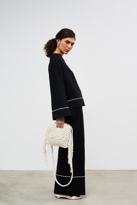 плетеная сумка от бренда снежная королева вид слева