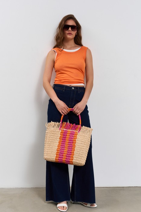 плетеная сумка от бренда снежная королева вид слева