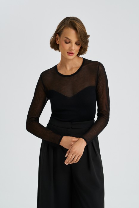 полупрозрачный джемпер из тонкого трикотажа от бренда снежная королева вид слева