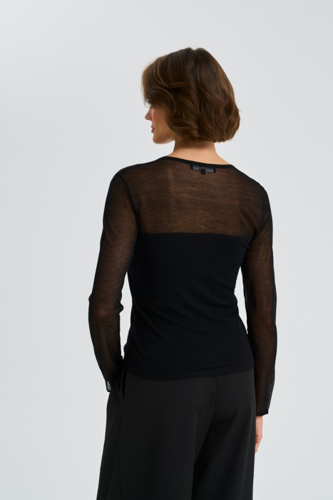 полупрозрачный джемпер из тонкого трикотажа из россии вид сбоку