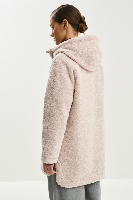 полушерстяное пальто с капюшоном из россии вид сбоку