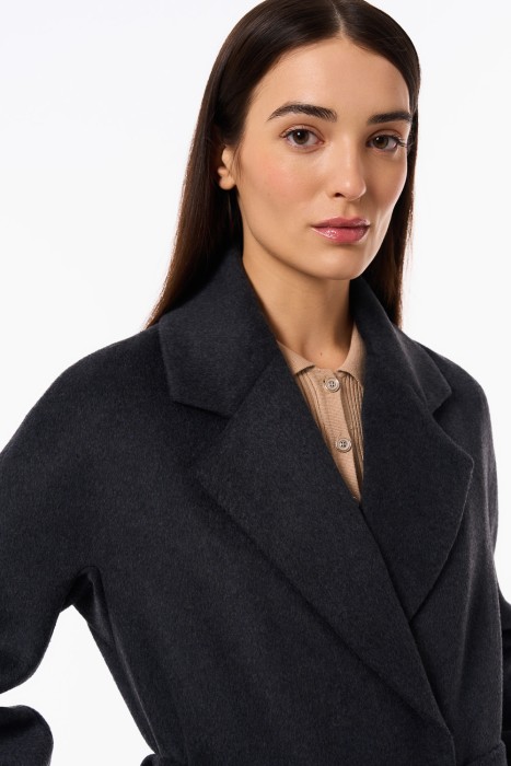 полушерстяное пальто из россии вид сбоку