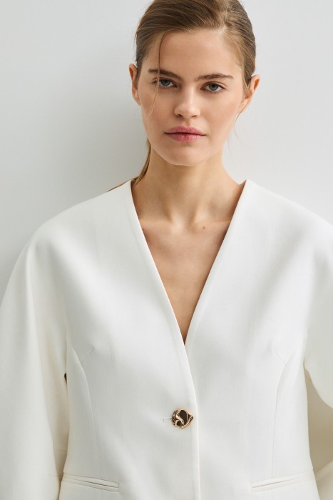 приталенный жакет из россии вид сбоку