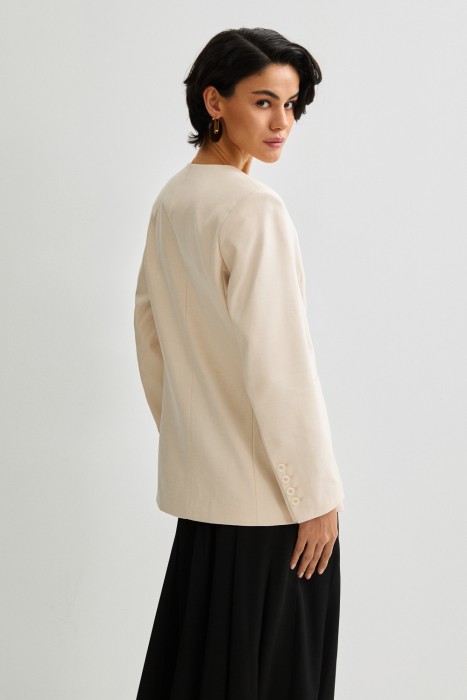 приталенный жакет по цене 6040 руб вид справа