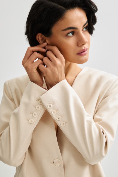 приталенный жакет из россии вид сбоку