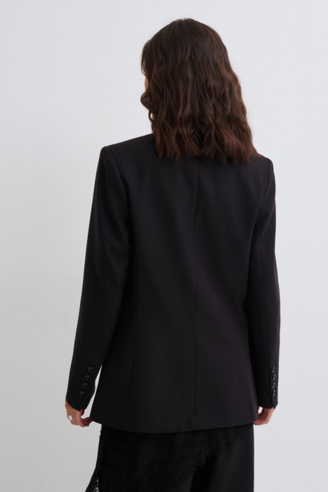 приталенный жакет по цене 3660 руб вид справа