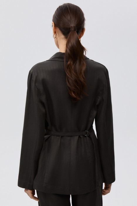 приталенный жакет по цене 6040 руб вид справа