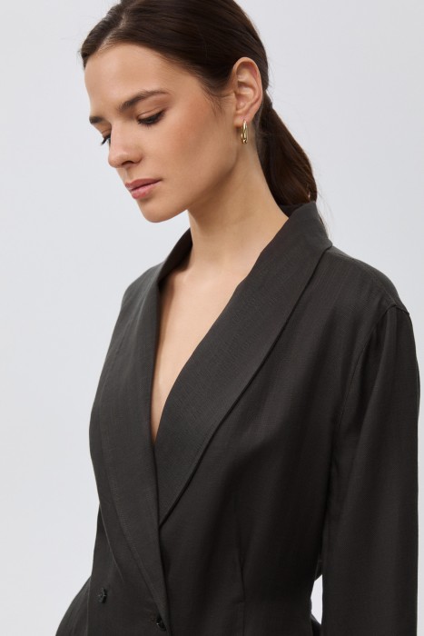 приталенный жакет из россии вид сбоку